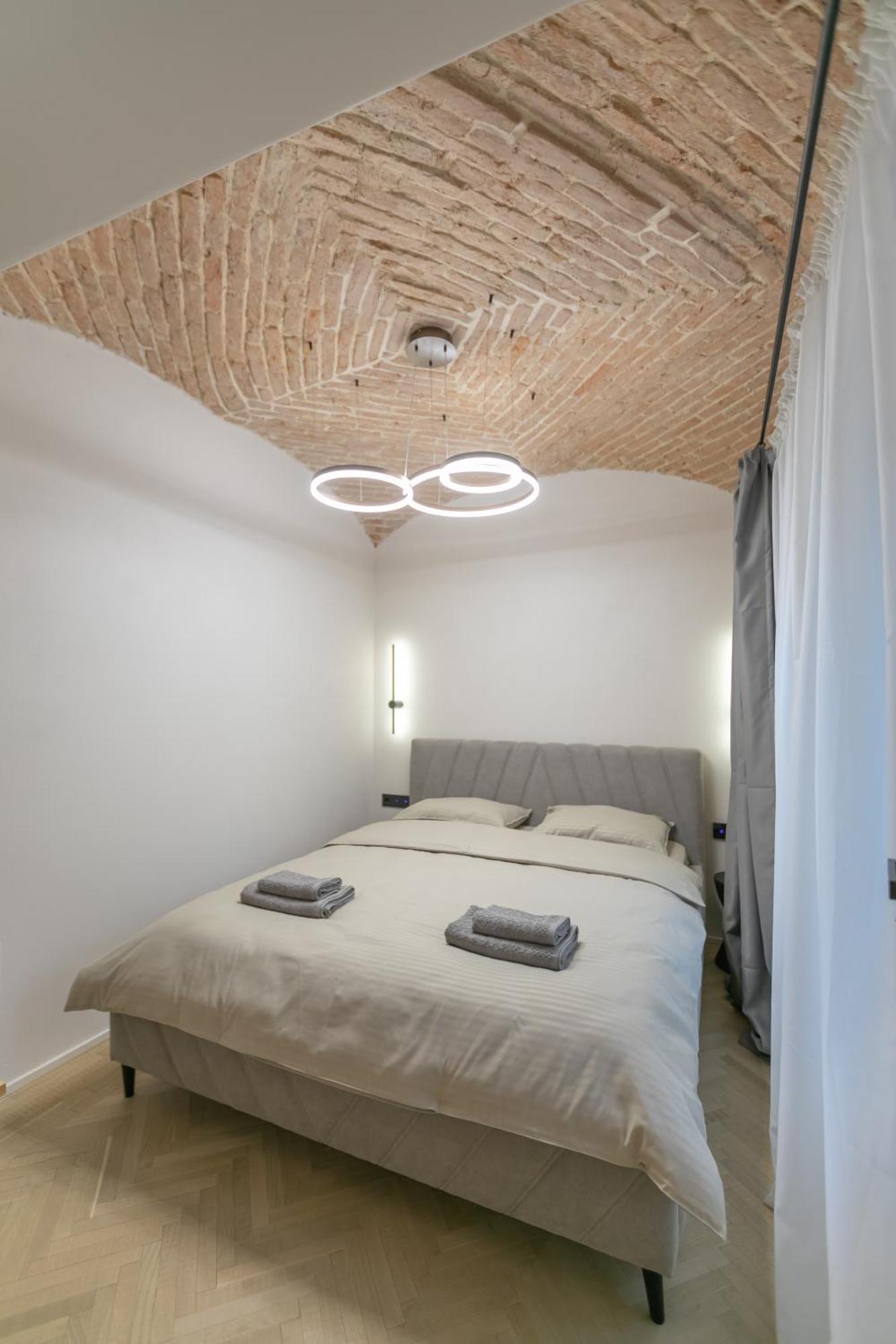 Biagio Boutique - In Old Town - Ultra *