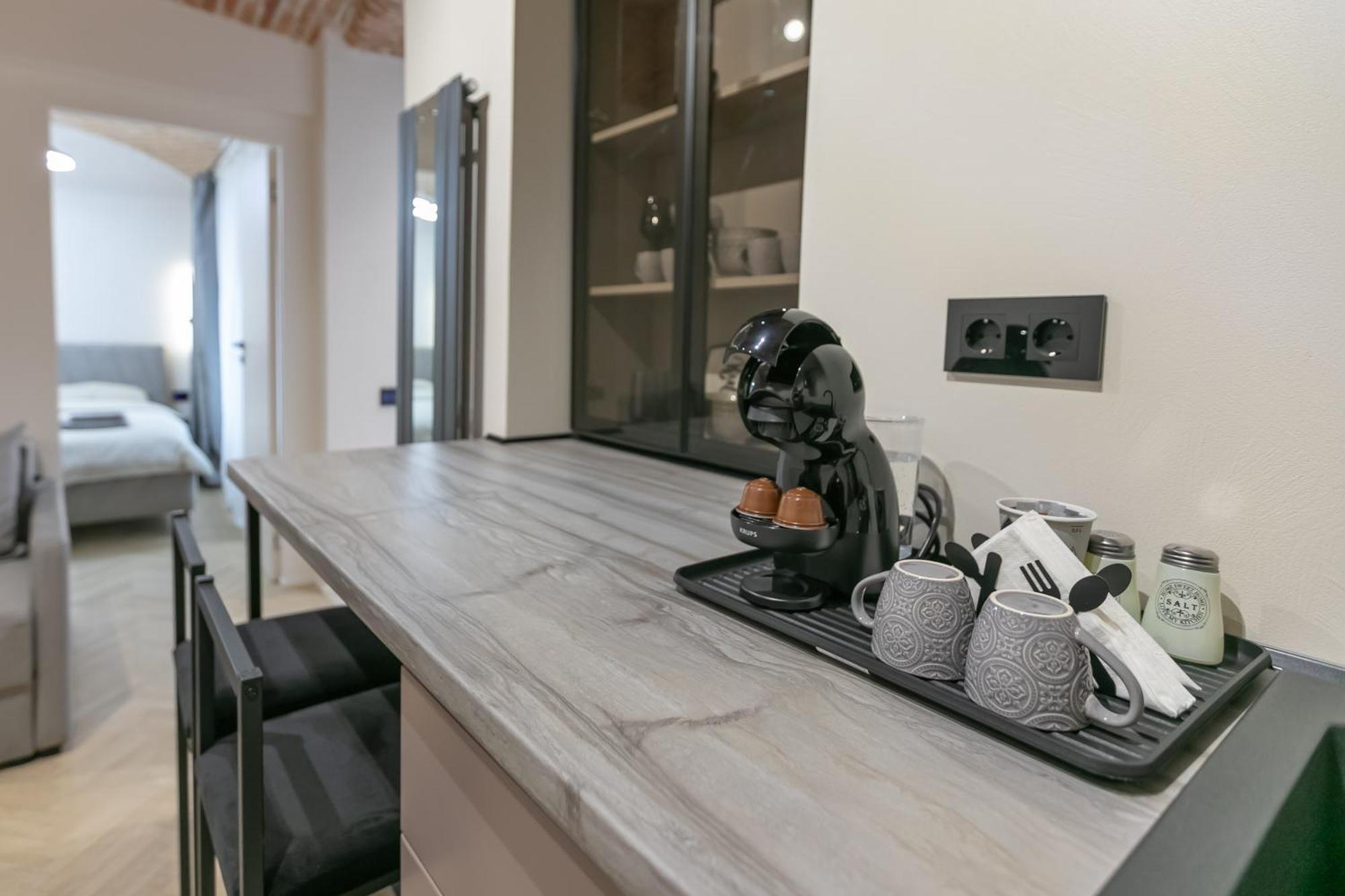 Biagio Boutique - In Old Town - Ultra Apartamento Braşov
