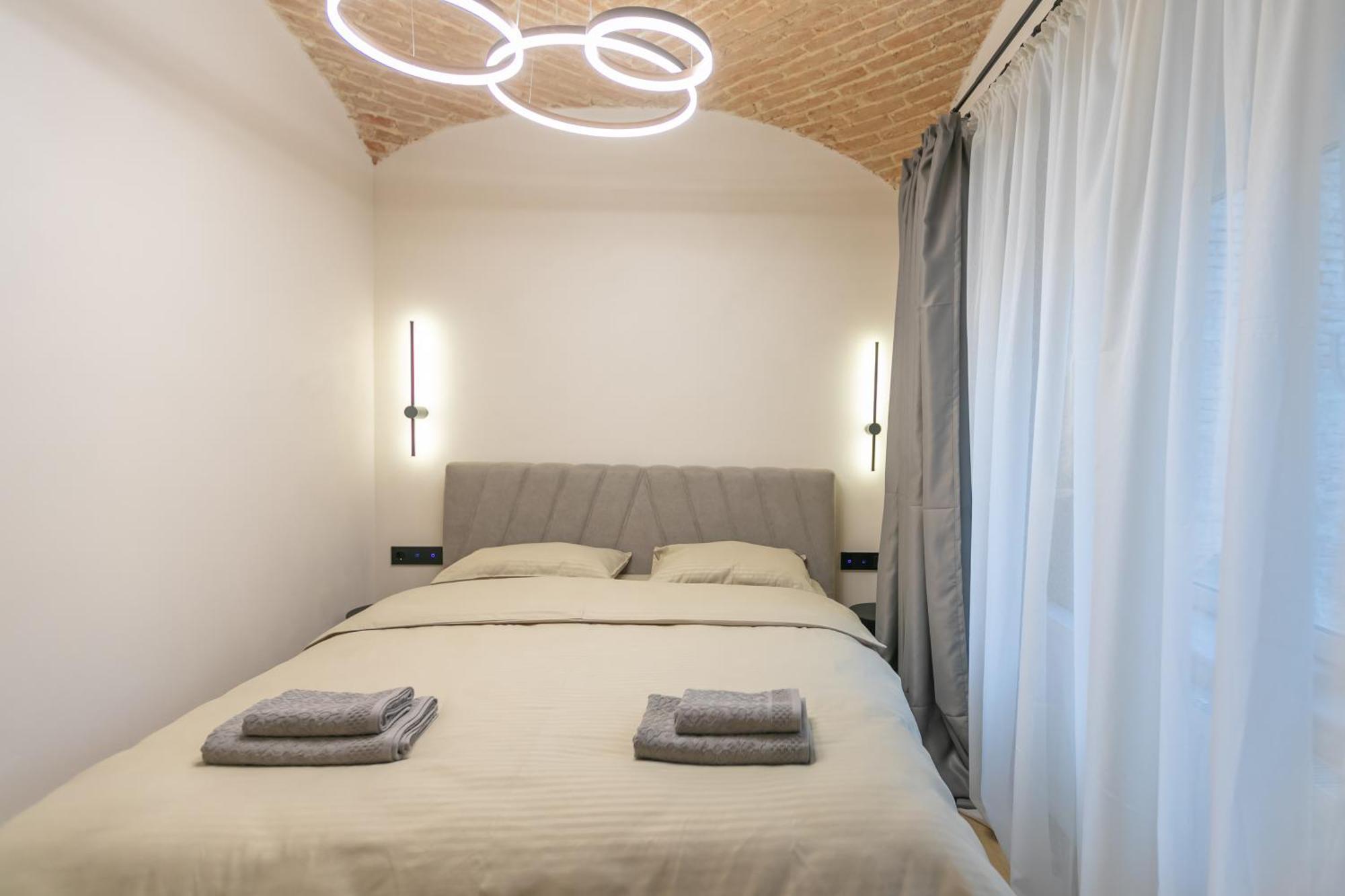 Biagio Boutique - In Old Town - Ultra Apartamento Braşov